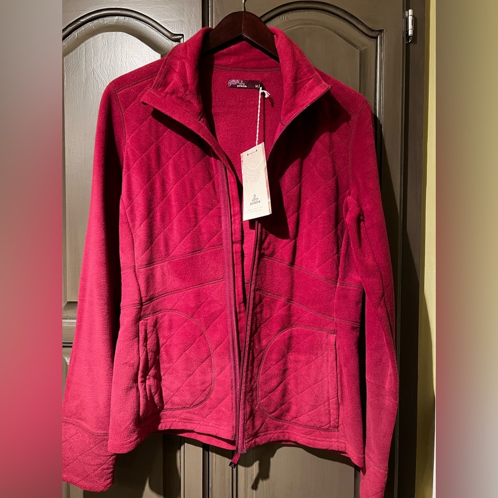Prana Dee Dee Jacket full zip NWT Lightweight quilted fleece Wm M Plum Red